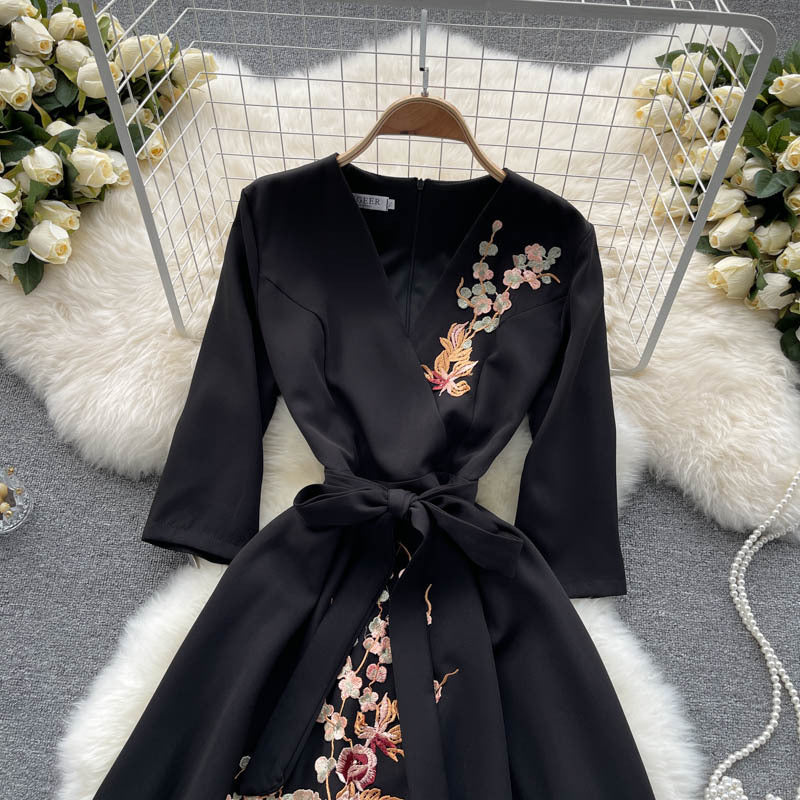 New Temperament V-neck Tie Long-sleeved Niche Embroidered Flower Dress