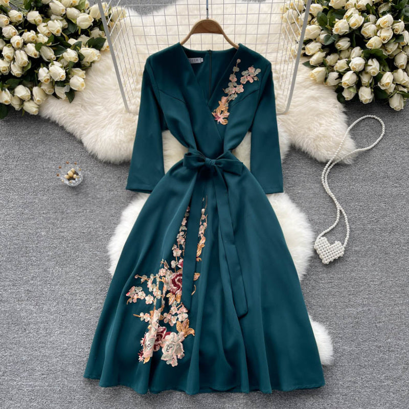 New Temperament V-neck Tie Long-sleeved Niche Embroidered Flower Dress